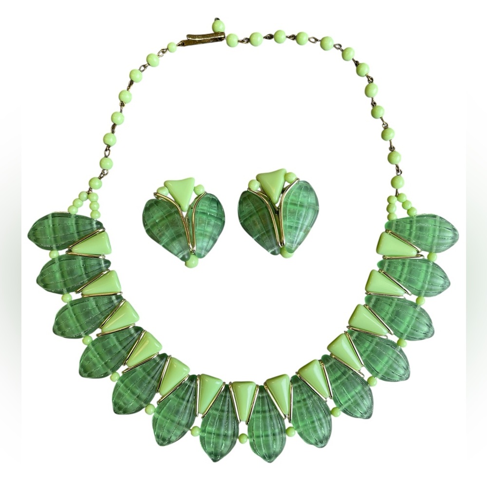 Stunning Vintage Frosted Green Jadeite Glass Collar Necklace Demi Parure